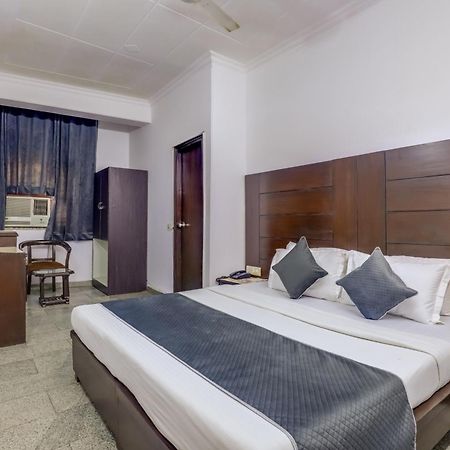 Hotel Sarthak Palace Near Karol Bagh Metro Station New Delhi Exterior photo
