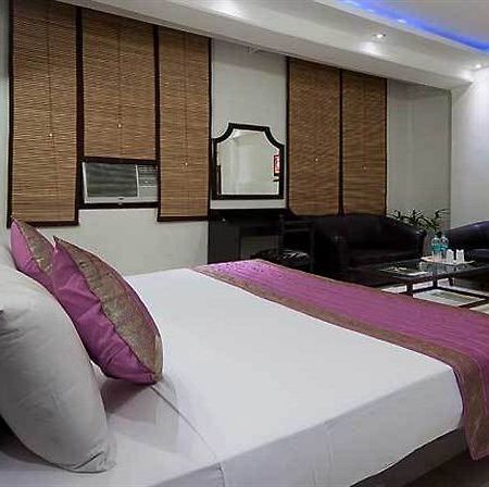 Hotel Sarthak Palace Near Karol Bagh Metro Station New Delhi Exterior photo