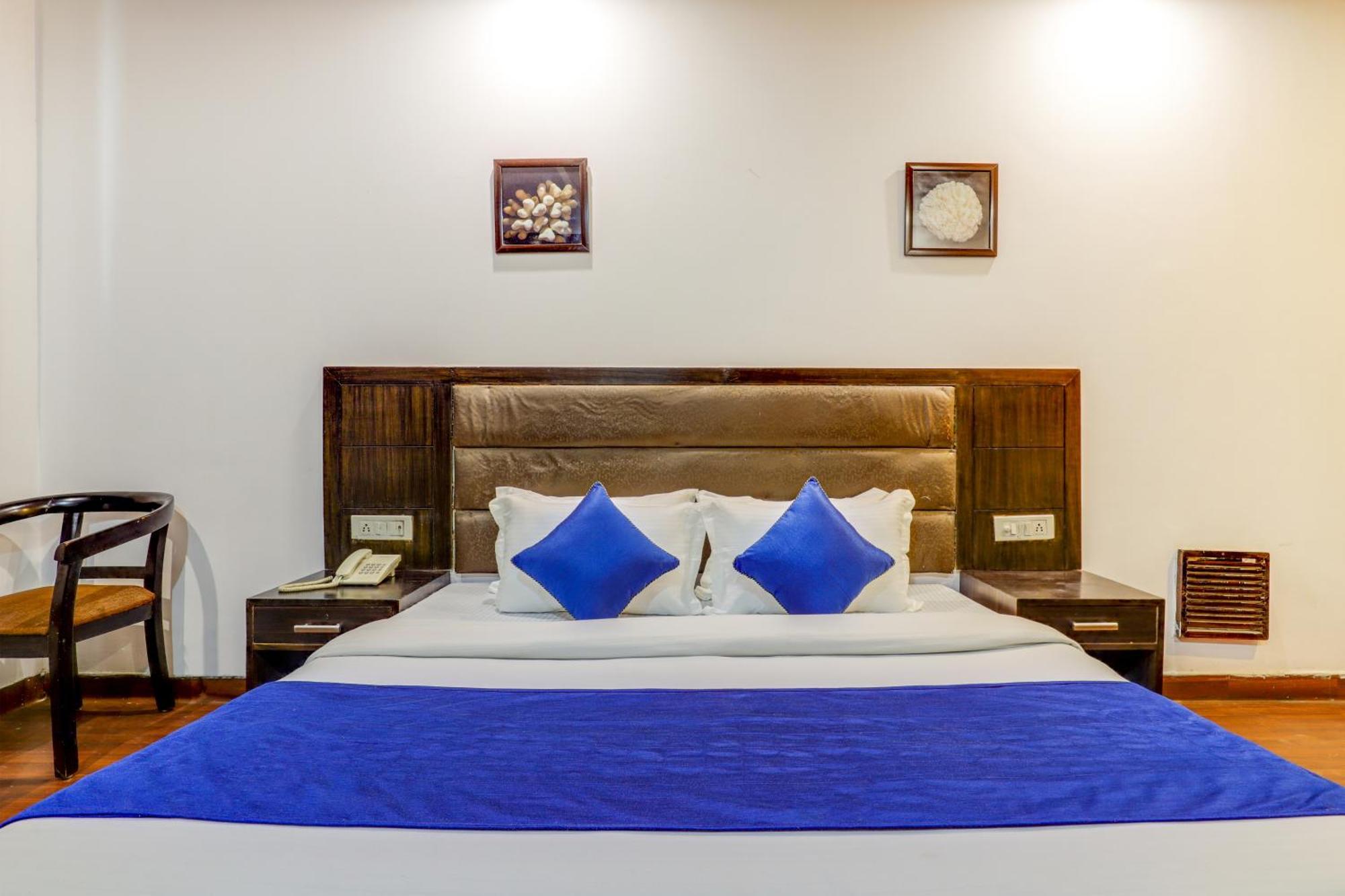 Hotel Sarthak Palace Near Karol Bagh Metro Station New Delhi Exterior photo