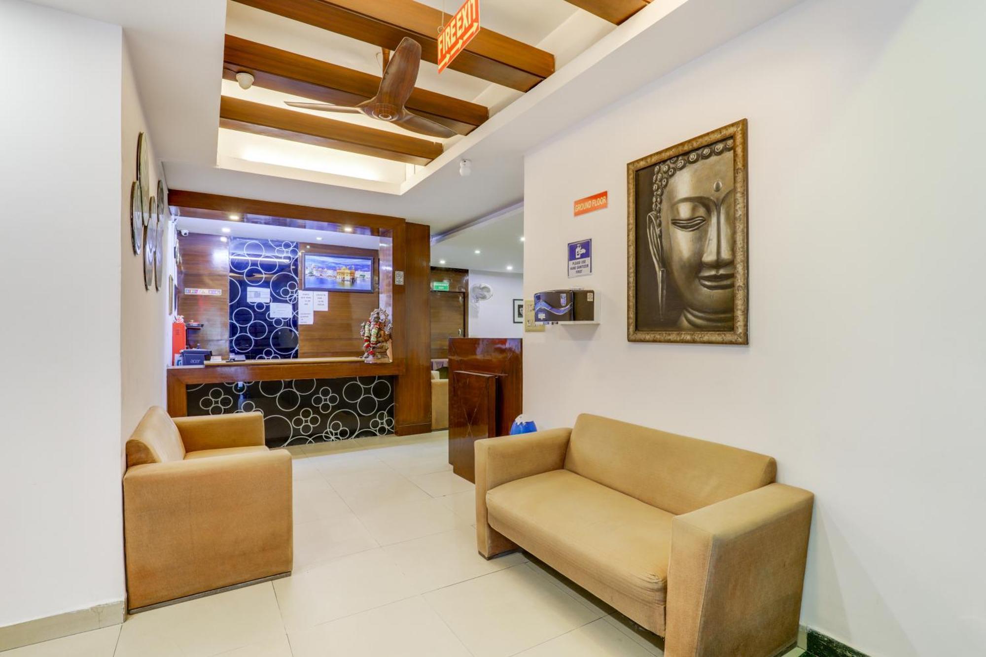 Hotel Sarthak Palace Near Karol Bagh Metro Station New Delhi Exterior photo