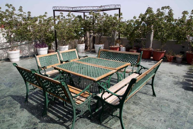 Hotel Sarthak Palace Near Karol Bagh Metro Station New Delhi Exterior photo