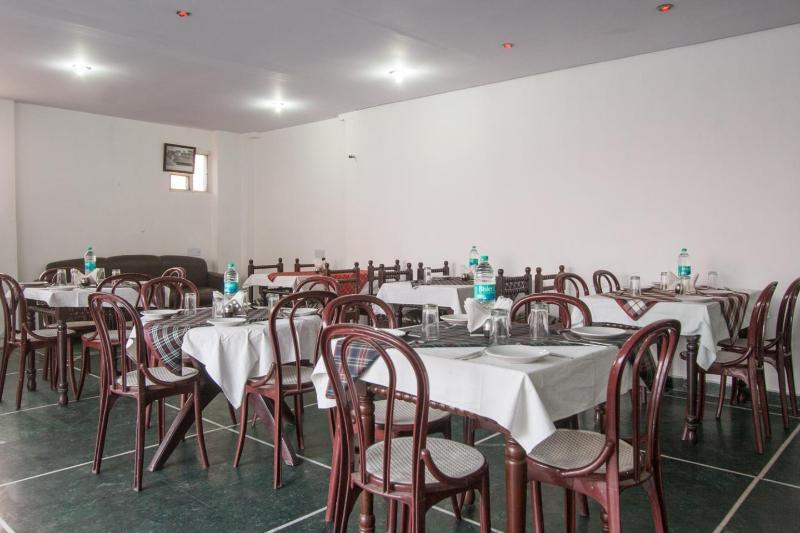 Hotel Sarthak Palace Near Karol Bagh Metro Station New Delhi Exterior photo