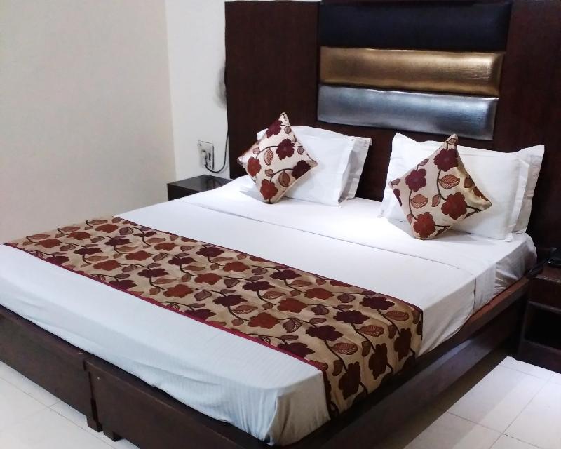 Hotel Sarthak Palace Near Karol Bagh Metro Station New Delhi Exterior photo