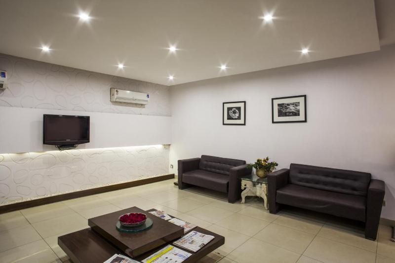 Hotel Sarthak Palace Near Karol Bagh Metro Station New Delhi Exterior photo
